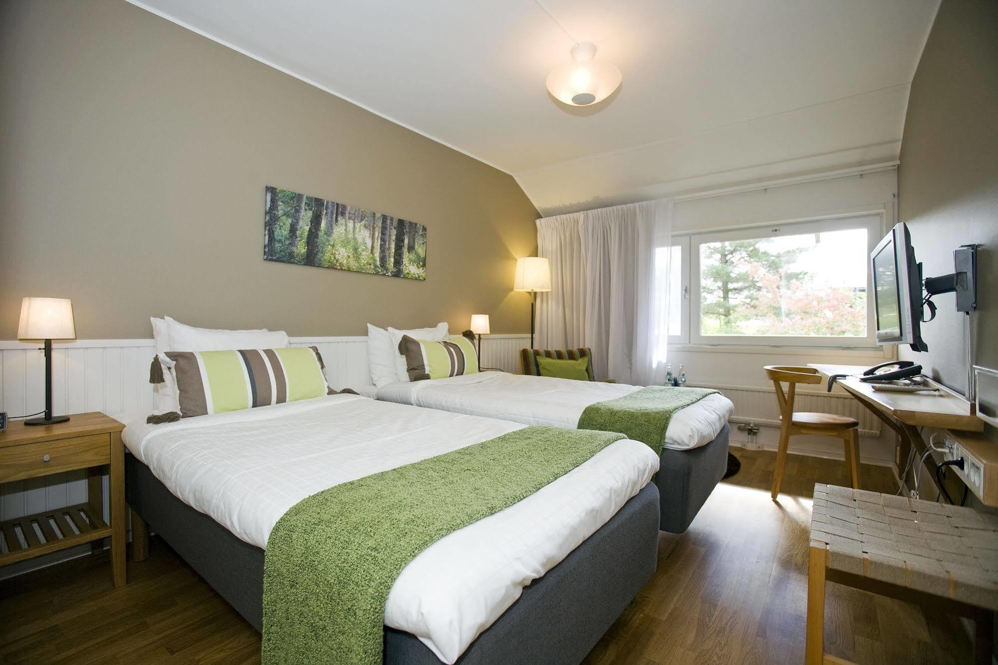 Djuroenaeset Hotell & Konferens Djurhamn Bagian luar foto