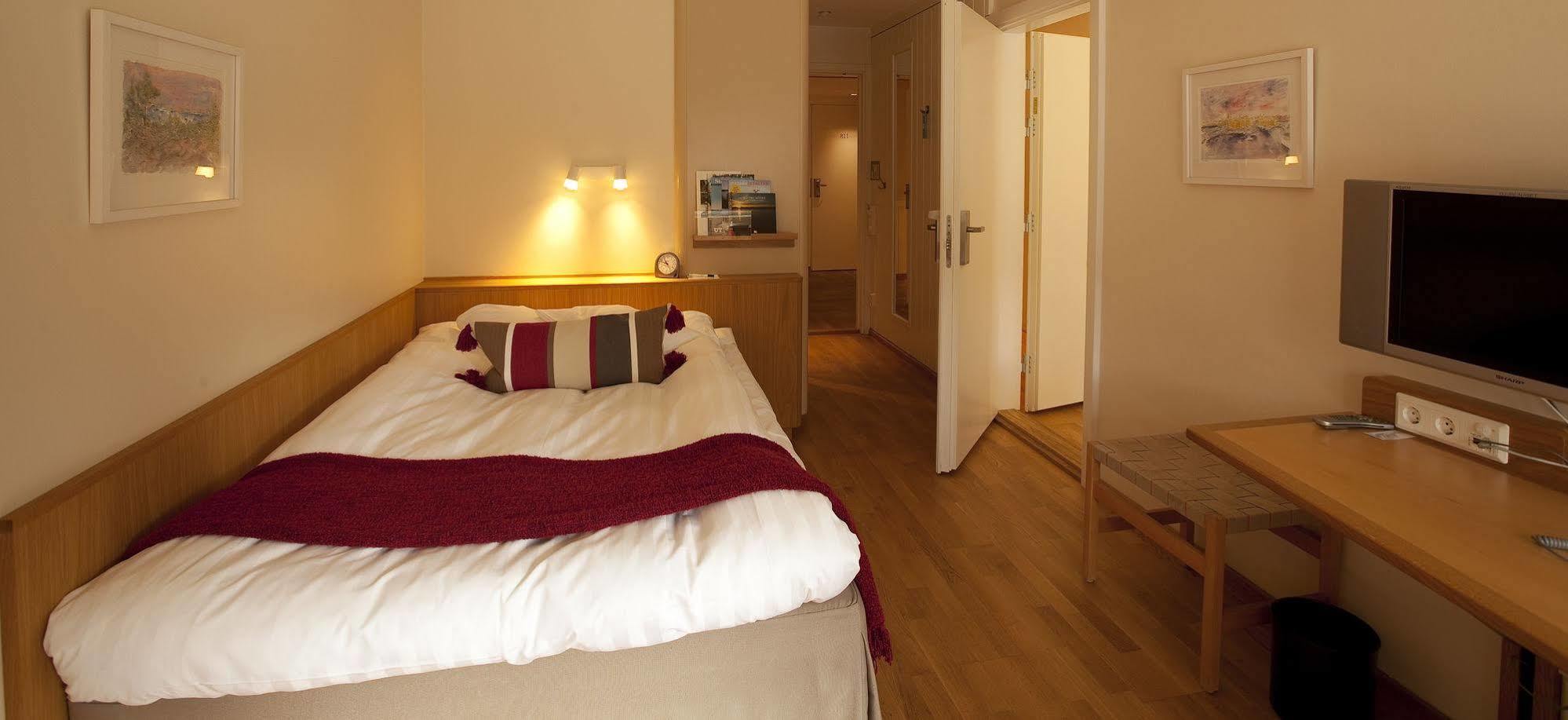 Djuroenaeset Hotell & Konferens Djurhamn Bagian luar foto