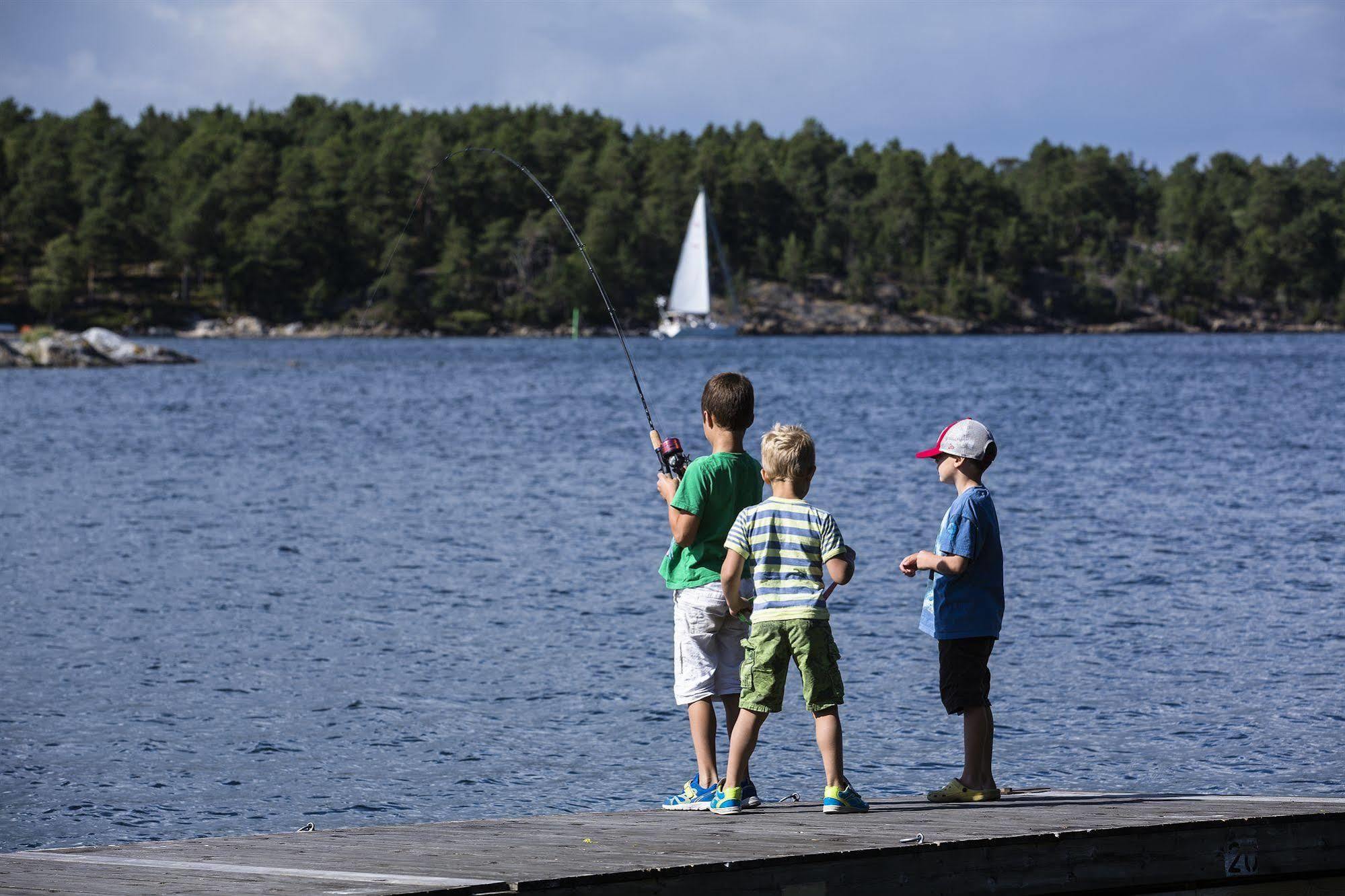 Djuroenaeset Hotell & Konferens Djurhamn Bagian luar foto