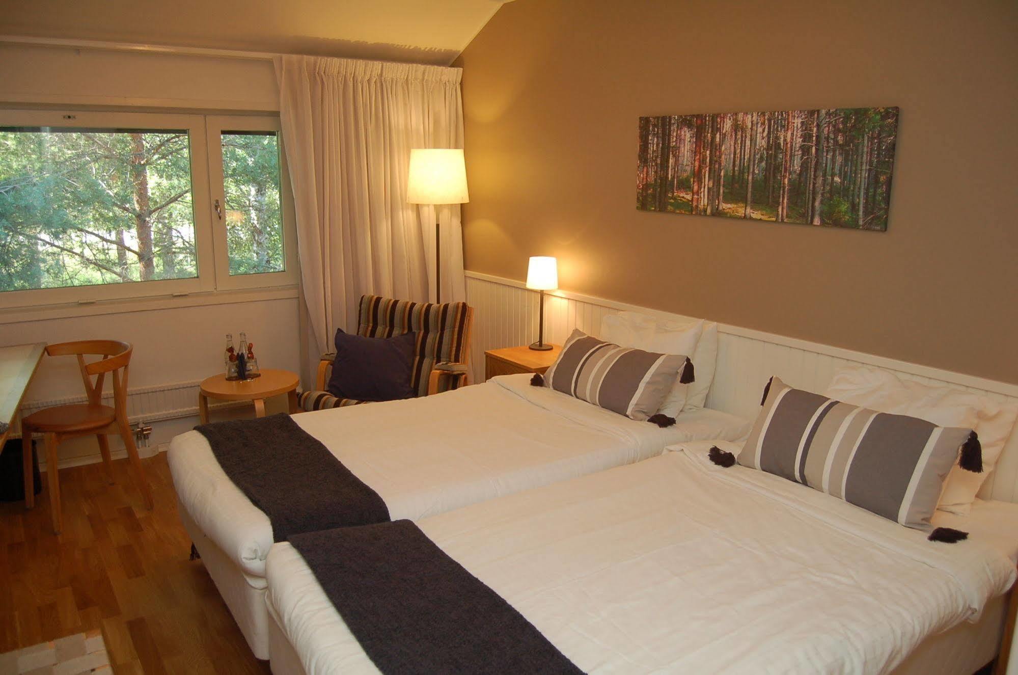 Djuroenaeset Hotell & Konferens Djurhamn Bagian luar foto