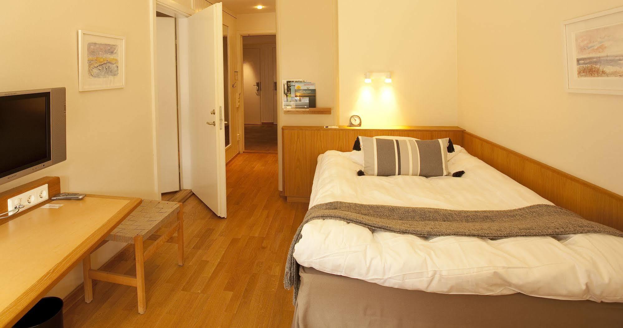 Djuroenaeset Hotell & Konferens Djurhamn Bagian luar foto