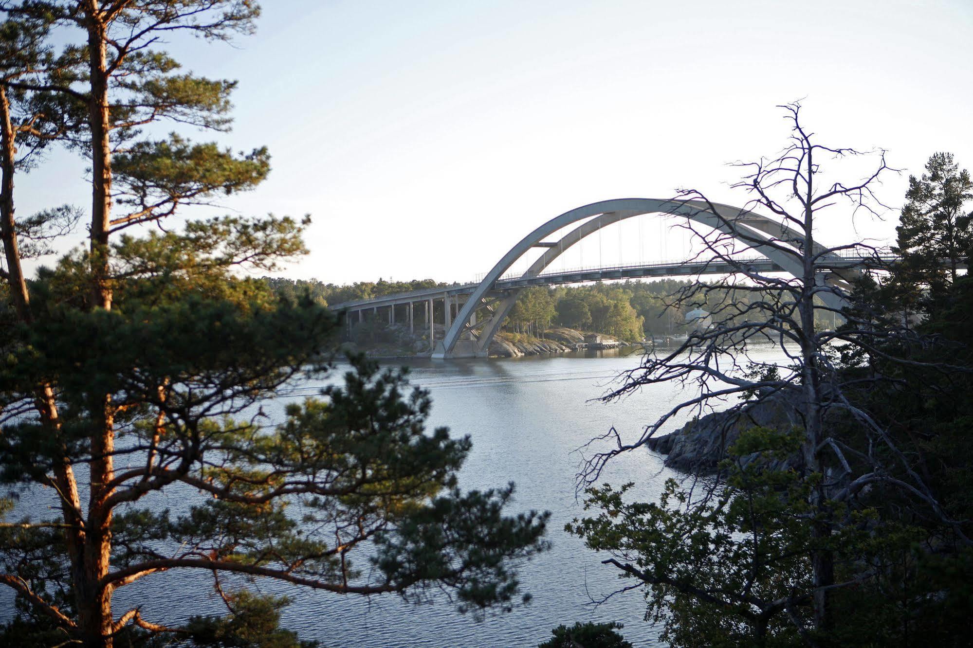 Djuroenaeset Hotell & Konferens Djurhamn Bagian luar foto